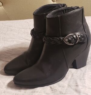 Baretraps Giddy Up Western Boot Zip Up Back BraidedBuckle Strap Size 8